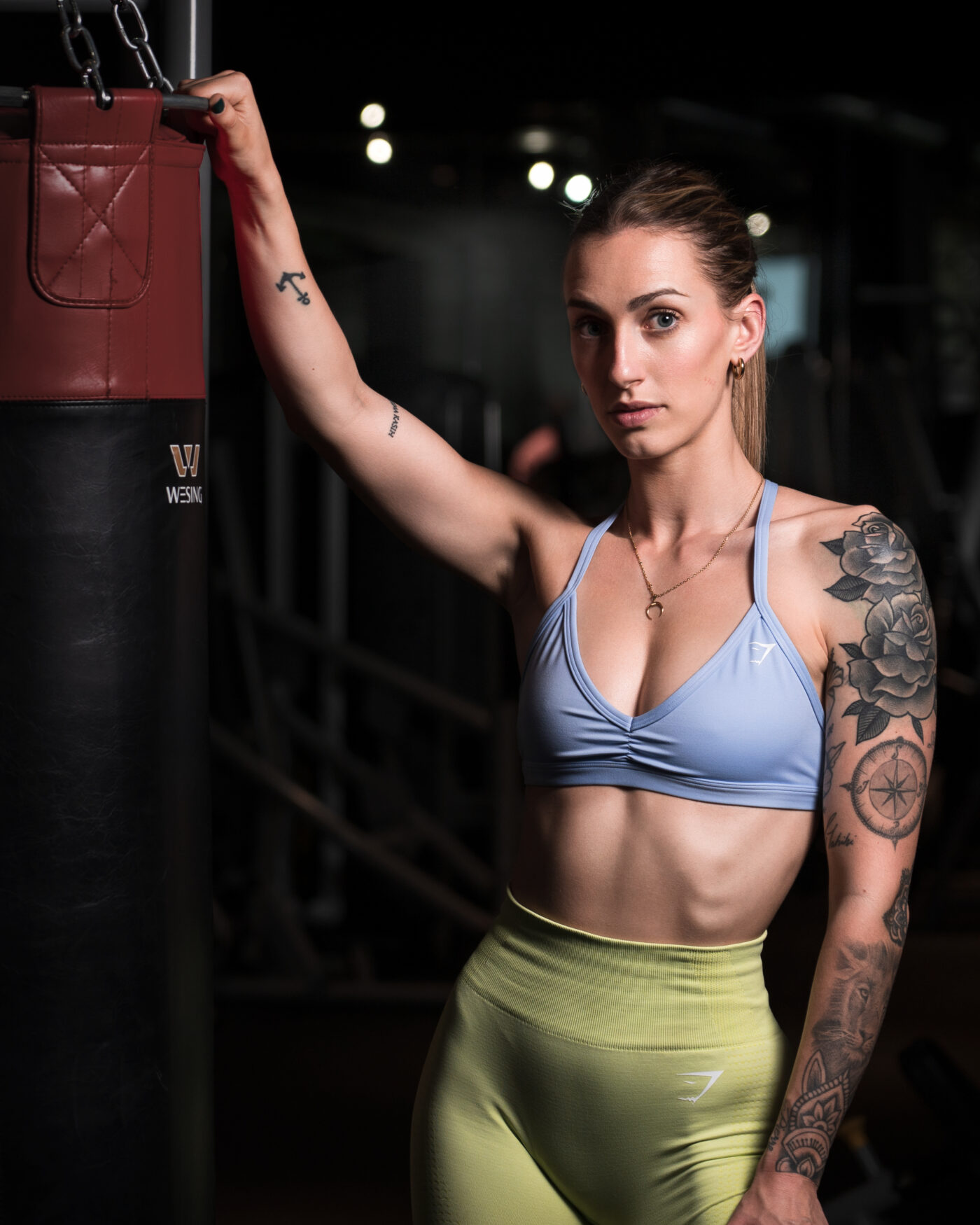 foto-chica-fitness-gimansio-deporte-saco-boxeo-vigo