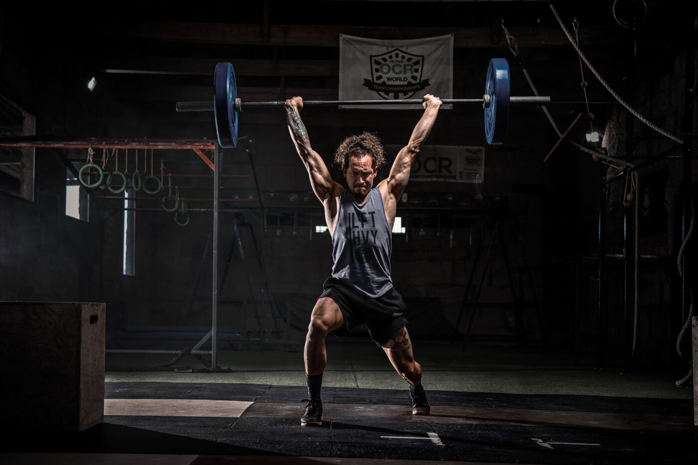 foto-chico-crossfit-clean-and-jerk-barra-olimpica-box-vigo