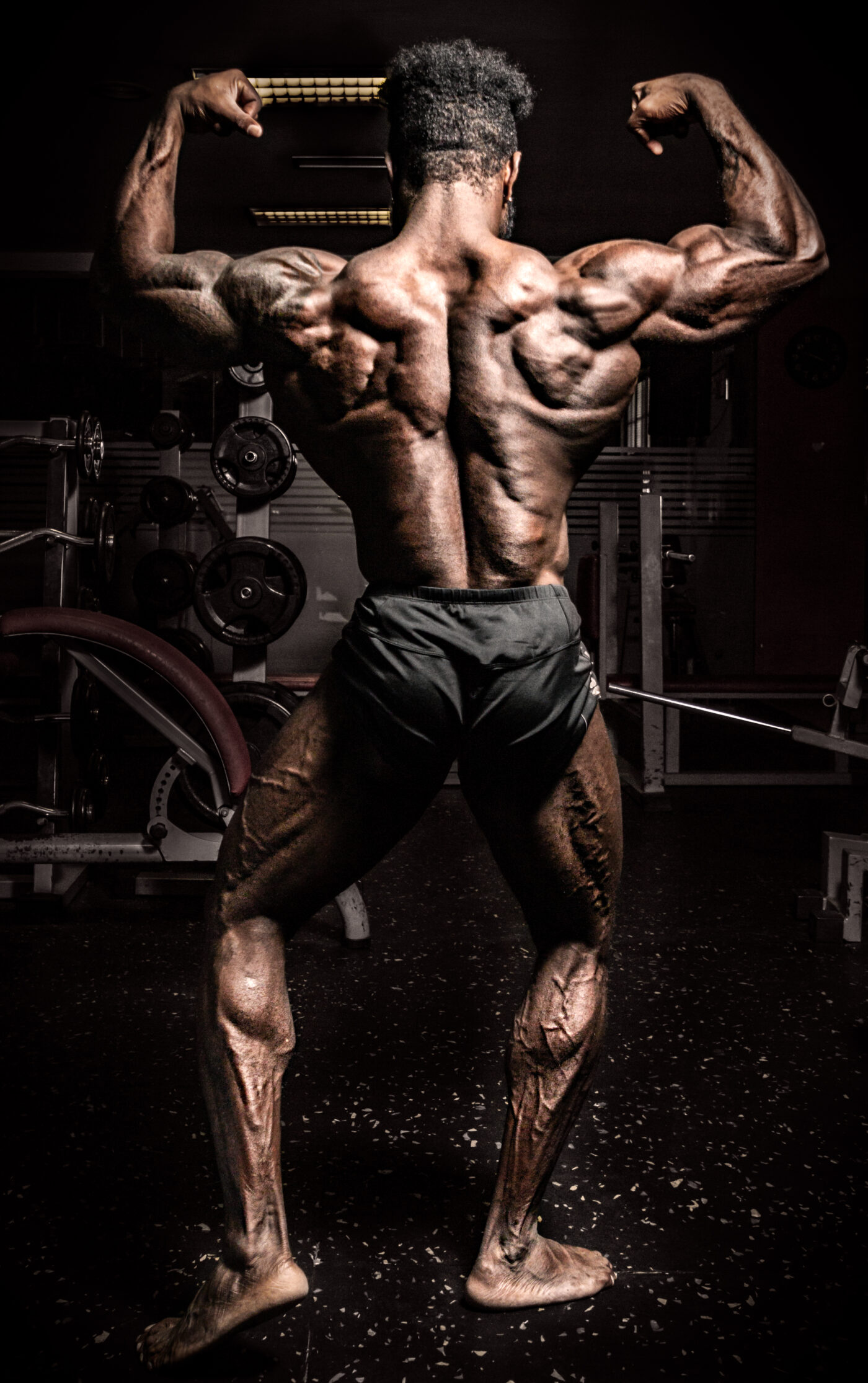 foto-chico-culturista-hipertrofia-back-gabi-opare-gimnasio-vigo