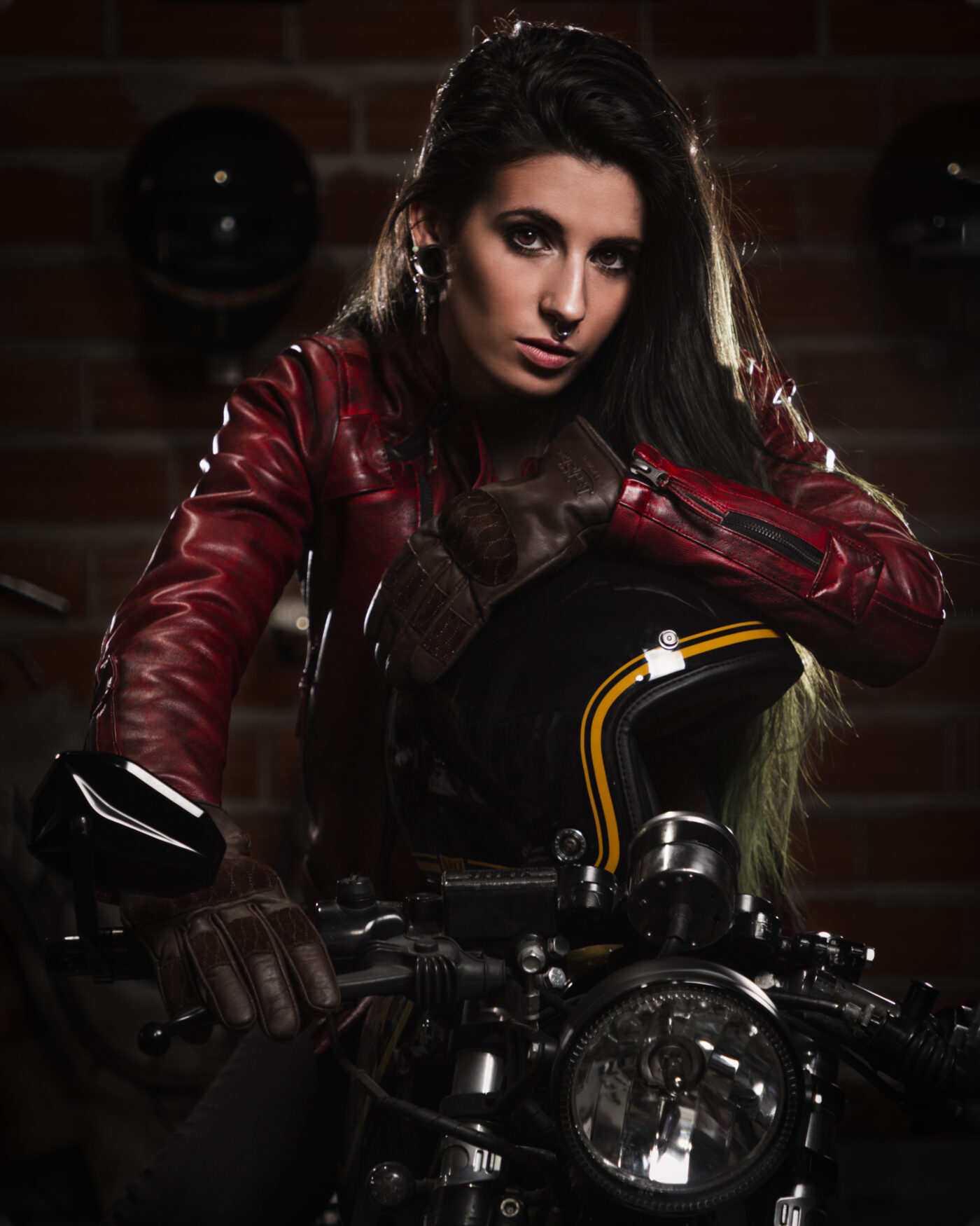 foto-chica-modelo-moto-casco-vigo